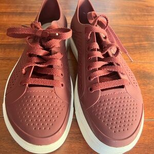 CROCS Womens/Mens Maroon Sneakers